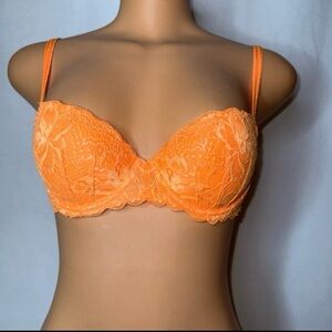Lace vs pink Bra in Vibrant Orange